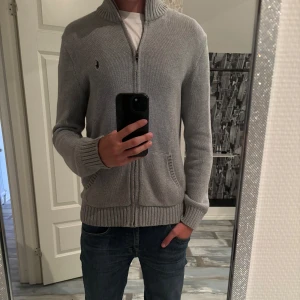 Ralph Lauren tröja - Riktigt fet stickad Ralph Lauren tröja som nästan aldrig är använd. Har inga defekter. 