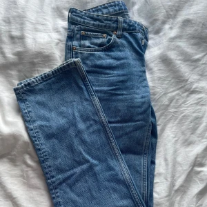 Jeans - I ett bra skick, kommer ej till andvändning. Skriv för fler bilder!
