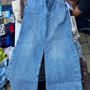 Jeans highwaist  - Använda: 2 gånger  I bra skick Från Gina 