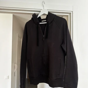 Bottega tröja - Bottega veneta tröja i svart. Fint skick! 