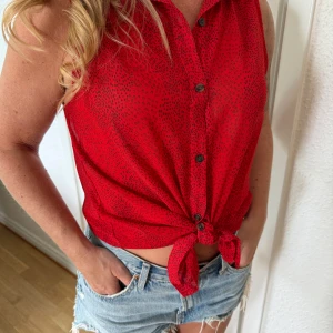 Blus - Jättefin sommar blus❤️går att knyta om man vill❤️