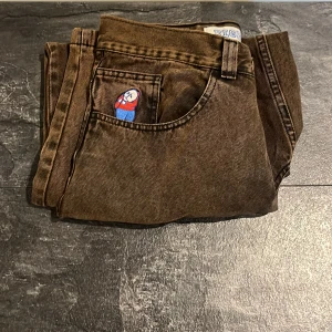 Polar big boys - Säljer mina polar jeans från junkyard pga inte längre min stil Skick 8/10 Nypris ligger på 1300 mitt pris 850 Hör av er vid frågor eller funderingar! Priset är inte helt hugget i sten🤩
