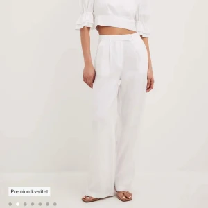 Linnebyxor från NAKD - Helt oanvända linnebyxor från Nakd, lapparna sitter kvar. Storlek 38, köpta för  919kr, säljer för 550kr