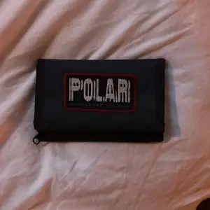 Tja! Säljer en plånbok. Märke Polar.
