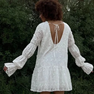 Klänning från NAKD - Säljer denna jättefina klänning från NAKD. Slutsåld på hemsidan, använd bara för att testa 🩷  Priset kan diskuteras 🌸