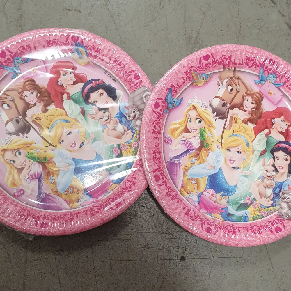 Disney prinsessor 8-pack Båda totalt 25kr Oanvänt skick. Övrigt.