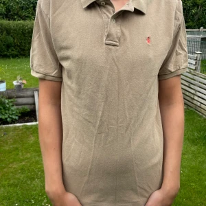 Ralph Lauren pike  - Säljer denna unika Ralph lauren piken som kommer vara perfekt nu till sommarn ☀️🌊 den är i toppen skick ✅ den är storlek M men passar S också!  Hör av dig vid funderingar!  Först till kvarn!!