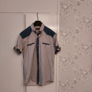 Skirt - Tunn skirt för tonåring.  Använd 1 gång. Bra skick.