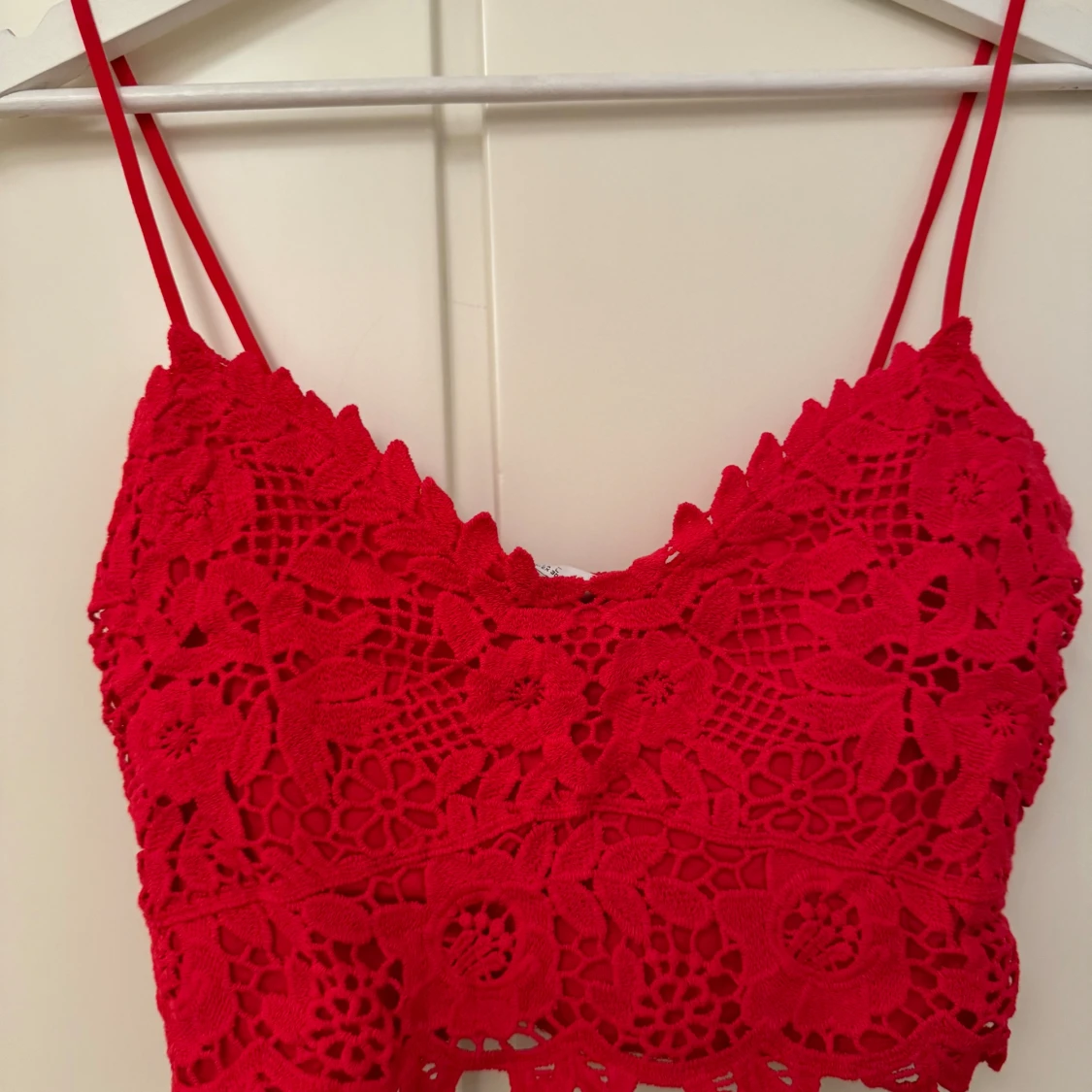 Röd topp från Stradivarius 