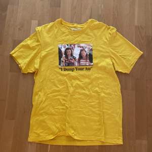 Stranger things t-shirt från pull and bear. Använd några få gånger. 