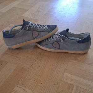 Philippe model - Säljer ett par feta philippe models i storlek 43, nypris 3500 mitt pris 1500