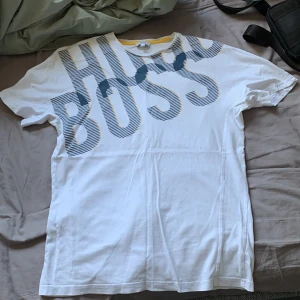 Hugo boss t-shirt - Hugo boss t shirt i mycket bra skick