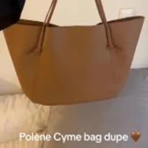 Väska från Mango - Så fin stor brun väska från Mango som tyvärr inte kommer till användning hos mig 🤎 Skriv för fler bilder och mer info!