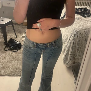 Lågmidjade jeans  - Såå fina, säljer för att jag inte tycker färgen passar mig💕💕passar mig jättebra i längden som är 166