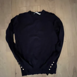 Långärmad tröja  - Långärmad tröja från zara, lite tjockare material.