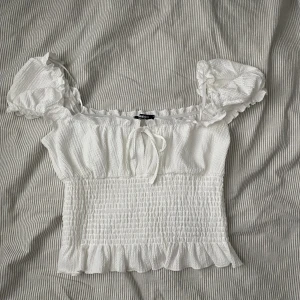 Vit topp - Väldigt fin topp som aldrig har använts alltså i nyskick