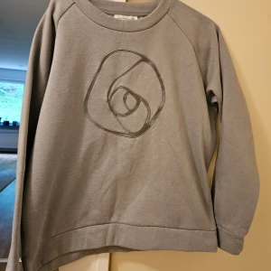 Rosemunde sweatshirt  - Helt ny Rosemunde sweatshirt i storlek M. Endast testad med va för liten för mig. 