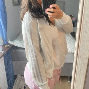 Adidas kofta - Superfin adidas kofta i fint skick!🙏🏼💝