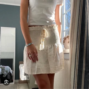 Kjol - Nån som vill byta min zara kjol i storlek M mot en i storlek XS eller S. Den är i jätte bra skick.