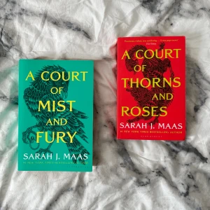 Två första böckerna i ACOTAR serien - Böckerna kan köpas separat för 70kr styck. Båda är lästa men är i gott skick förutom en bruten rygg på första boken. A Court Of Mist And Fury är i princip i nytt skick.