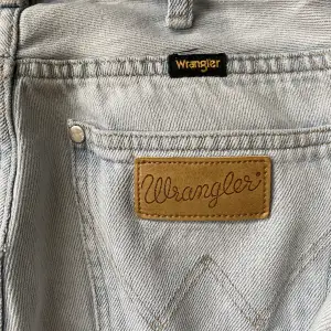 Straight wrangler jeans. Använda, mycket bra skick 
