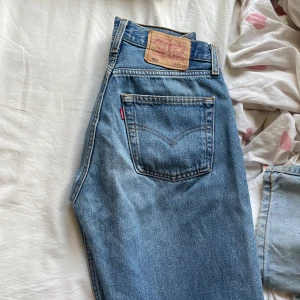 Levis jeans  - Blåa Levis jeans, lite oversize men storlek 28/32 