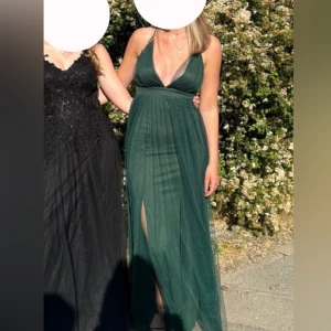 Balklänning - Superfin balklänning köpt här på Plick för 800kr. Strl 34 men passar mig som vanligtvis har 36/38.