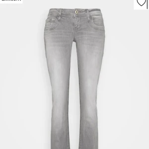 LTB Jeans  - Säljer dessa jätte populära slutsålda lågmidjade jeansen, från LTB i modellen valerie🐆🐆🐆Skriv gärna innan du trycker på köp nu! 