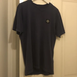 Stone island t-shirt  - Storlek M men passar S  skick:8/10  äkta