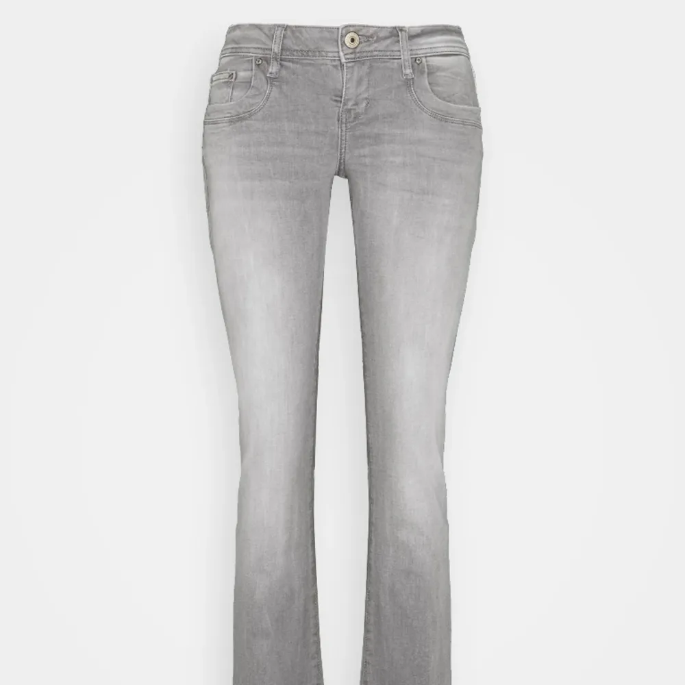 Jättefina Ltb jeans, säljer tyvärr för att de är för stora på mig. Hör av er om ni har frågor!❤️. Jeans & Byxor.