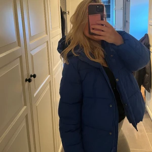 Blå dunjacka - Jättefin blå dunjacka! Xs/s