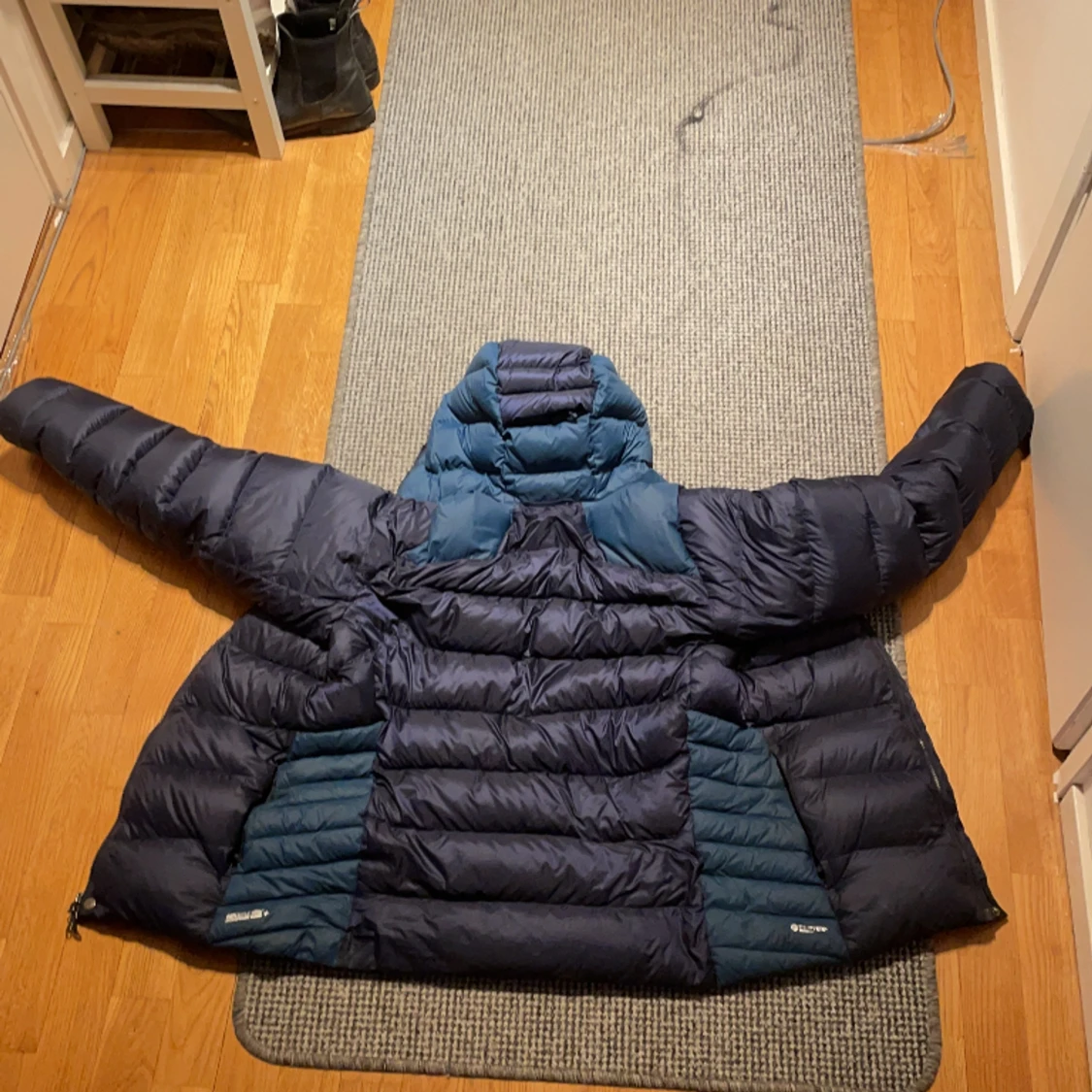 Mörkblå haglöfs jacka - 91