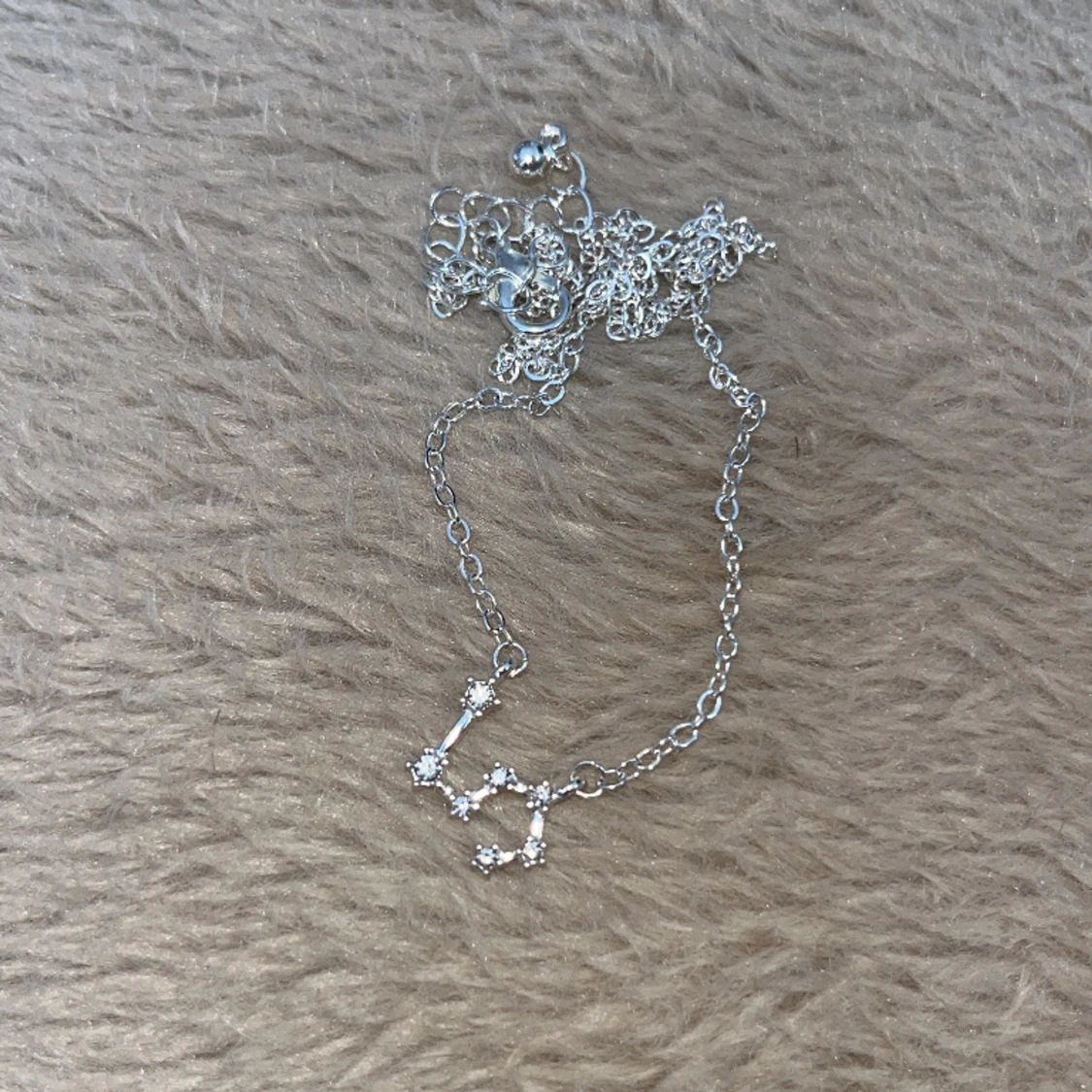 Halsband med stjärntecknet Lejon