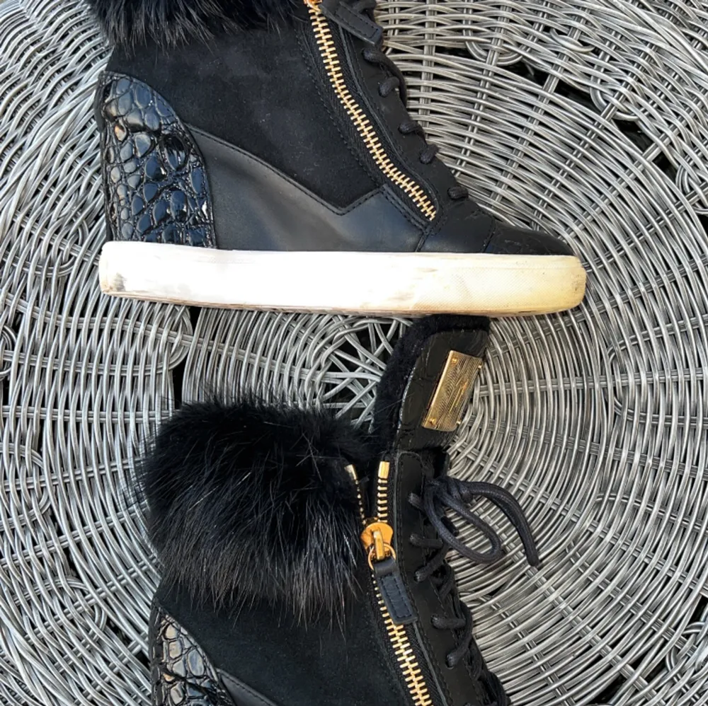 Giuseppe Zanotti Fur Wedge Trainers size 38.5. Beautiful cosy wedge trainers in Black colour Real fur inside. Heel is 7 cm. The trainers are Very comfortable and in nice condition, but show sign of wear of normal use. New price they were 1000 euro. . Kengät.
