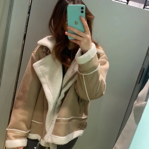 Jacka -  Nästan helt ny beige jacka från New Yorker original pris 700 