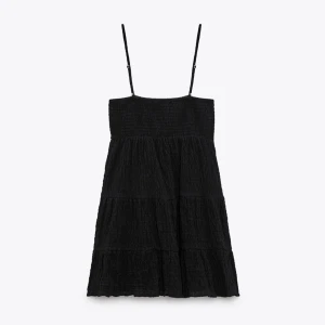 Klänning zara - Säljer denna söta sommarklänning från zara! Pris 300kr❣️❣️❣️