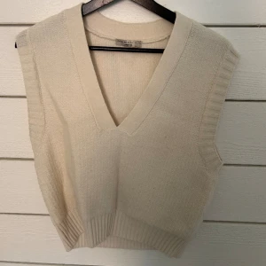 Stickad tröja  - Stickad tröja från Gina 