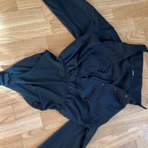 Svart skjorta/body - Svart body köpt på cider! 