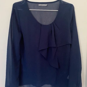 Blus - Säljer denna superfina blusen, skicket är som nytt 💙