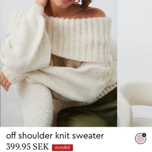 Stickad offshoulder tröja - Säljer min jätte mysiga offshoulder tröja som tyvärr inte kommer till så mycket användning. Använd några fåtal gånger💕 skriv för fler bilder💓💓