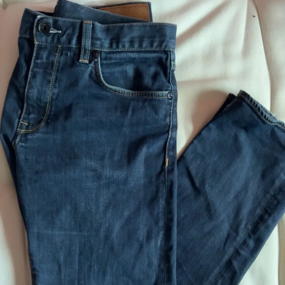 Tja! Säljer dessa Hugo Boss jeans för endast 449. Skicket på jeansen är 9/10. Storleken på jeansen är 33/32. Skriv om du har några frågor. Pris kan diskuteras vid snabb affär.. Jeans & Byxor.