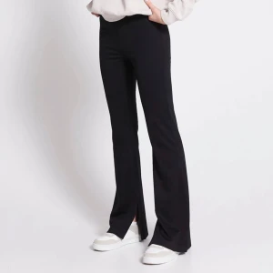 byxor - Säljer ett par helt oanvända byxor från lager 157 med prislappen kvar.💓(endast testade) ord pris 150kr och finns inte kvar på lager 157 sida.💓 kom privat för fler bilder eller om du har några frågor💓(priset kan diskuteras)💓