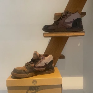 Travis scott Nike air trainers - Storlek: 45  Skick: 7/10  Äkta såklart  Pris kan diskuteras 