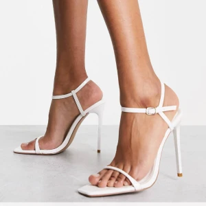 Vita klackskor  - Aldrig använda, helt nya och pris kan diskuteras❤️