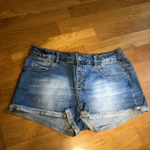 Snygga shorts - Säljer ett par fina och knappt använda shorts💞