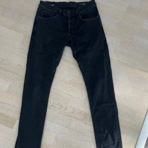 Dondup jeans - Säljer dessa as fräcka dondup jeans i nyskick! Storlek: 33! Modellen heter George & jeansen är köpta på United Fashion! Nypris: 4200kr