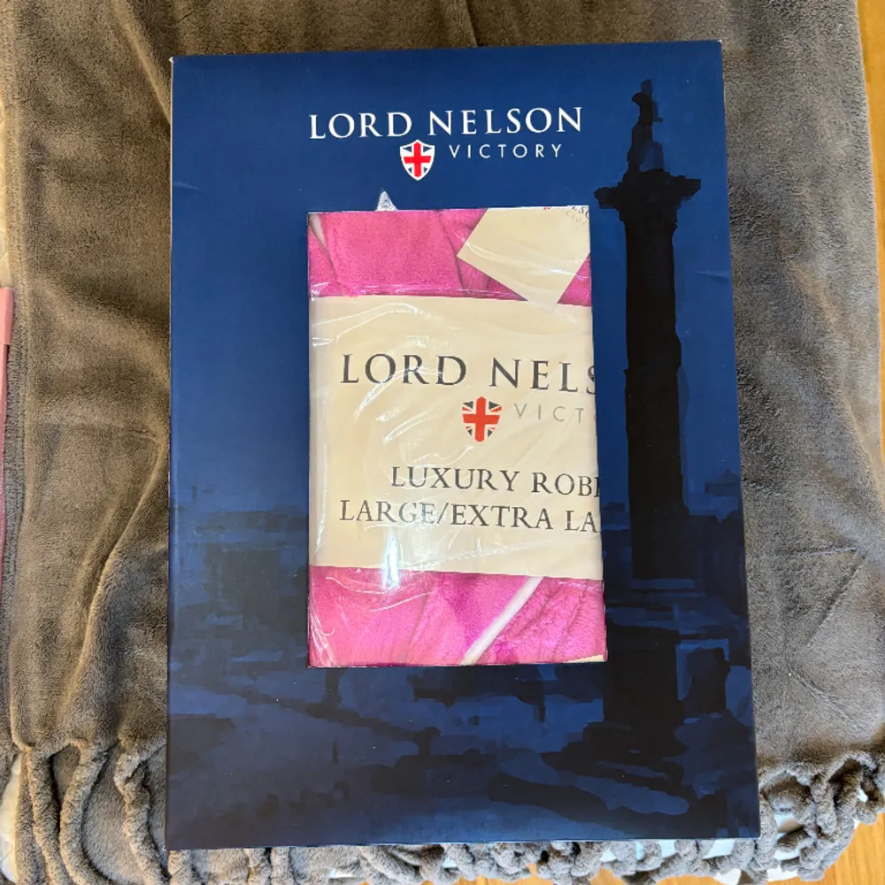 En Lord Nelson vicotory morgonrock i rosa i stolek s/m, i extra large form. Helt ny! Pris kan diskuteras! Ordinariepris 350, säljer för 190kr. Tröjor & Koftor.