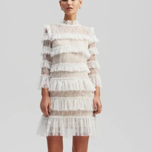 Bymalina klänning  - Super fin bymalina klänning. Använda en gång så i topp skick. Nypris 2800 