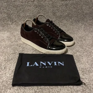 Lanvins uk9 - Vinröda färgen som e sällsynt ny skick,strlk 43/44 