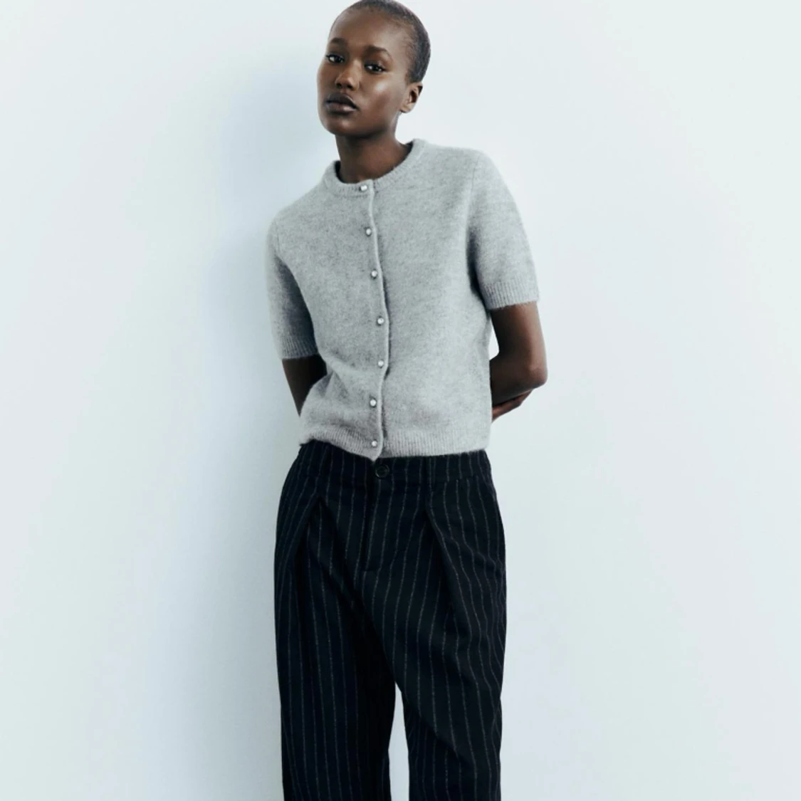 Grå stickad T-shirt 